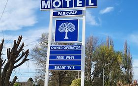 Parkway Motel