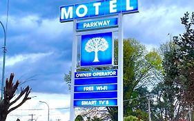 Parkway Motel